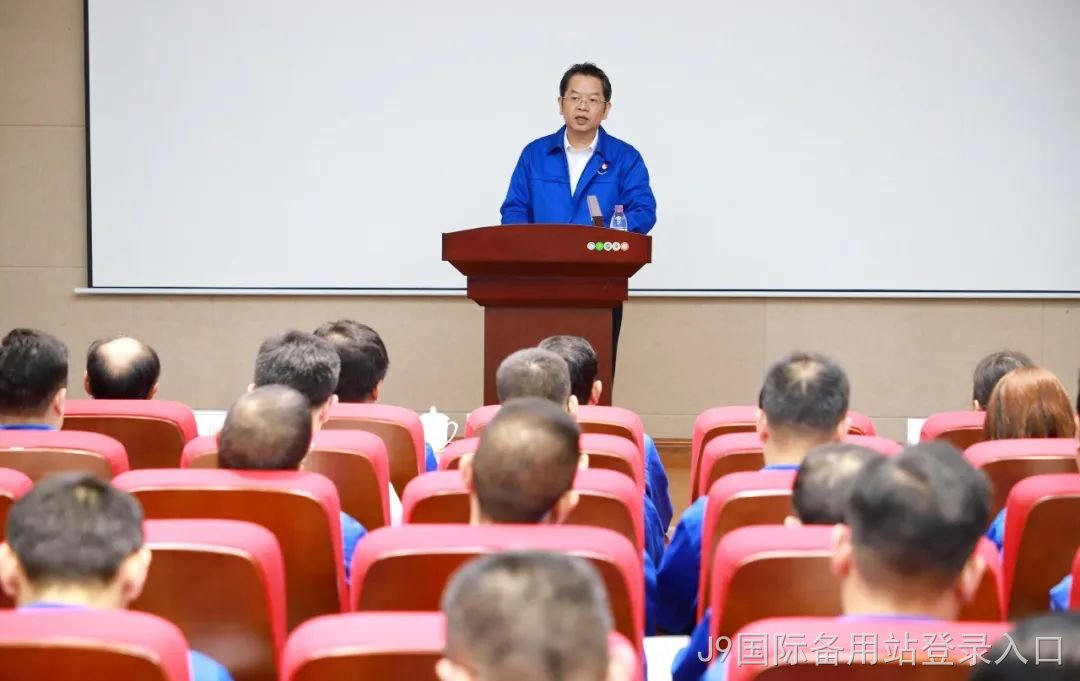 集团党委书记、董事长韦宏文作廉洁集体谈话.jpg